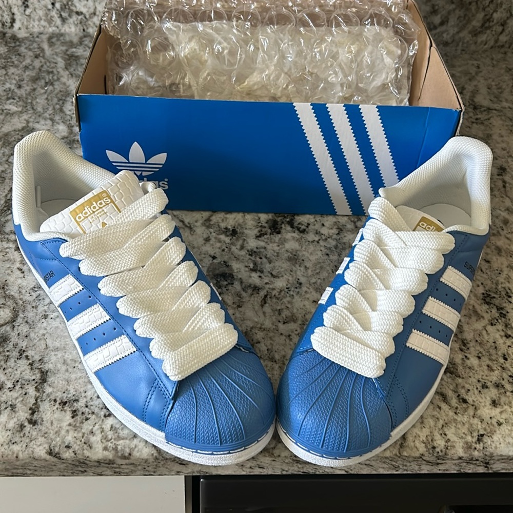 Men’s Adidas superstar size 10